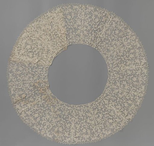 Berthe with candelabre motifs