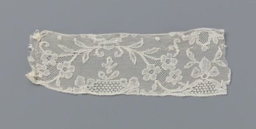 Strip of bobbin lace, so-called pot edge