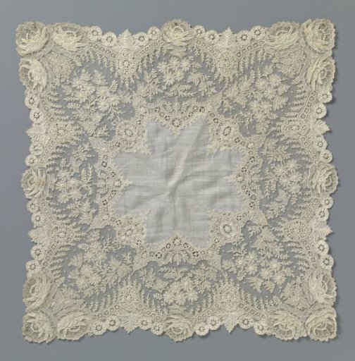 Handkerchief with a border of needle lace with a double quatrefoil