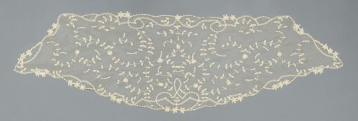 Echarpe of machine-made bobbin lace with bandwork