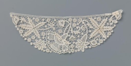 Cuff of Bobbin Lace Decorated with Three-Lobed Fan Flowers