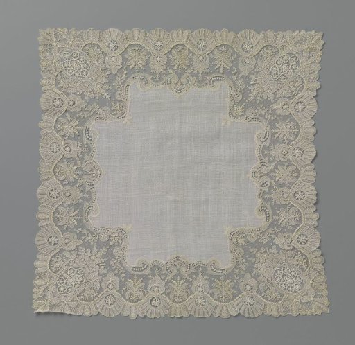 Handkerchief with a border of needle lace with four ovals and a pearl string