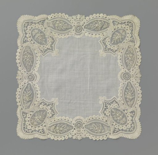 Handkerchief with Border of Mixed Lace with Bell-Shaped Corner Reserves