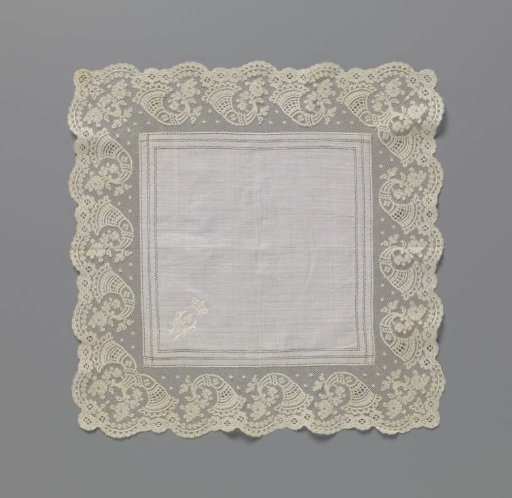 Handkerchief of bobbin lace with horns of plenty