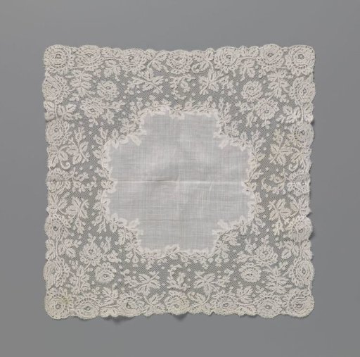 Handkerchief with a border of bobbin lace roses