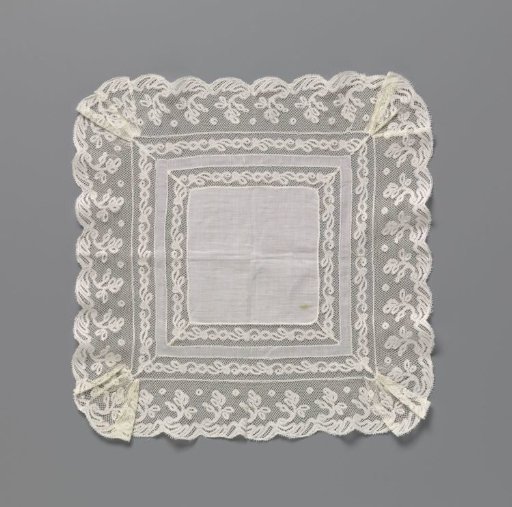 Handkerchief of bobbin lace with C-shaped twigs