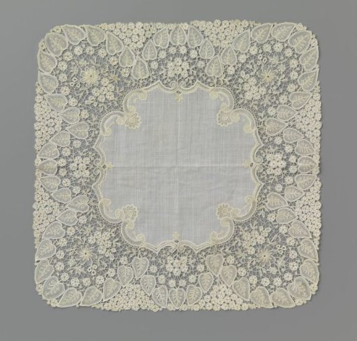 Handkerchief with a border of bobbin lace with lilac leaves