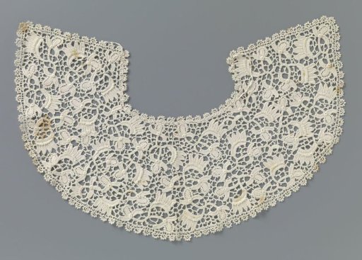 Collar of crocheted lace with brush-like leaves