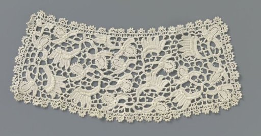 Cuff of crocheted lace with brush-like leaves