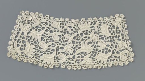 Cuff of crocheted lace with brush-like leaves