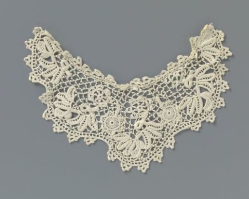 Insert of crochet lace with twisted stems and rosettes