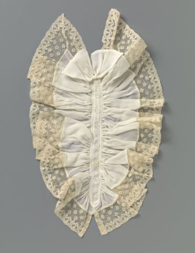 Jabot with a strip of machine-made lace with a scattered flower pattern