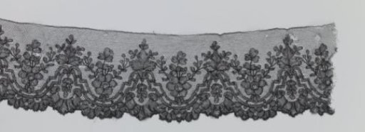 Strip of bobbin lace with hollow and solid double borders