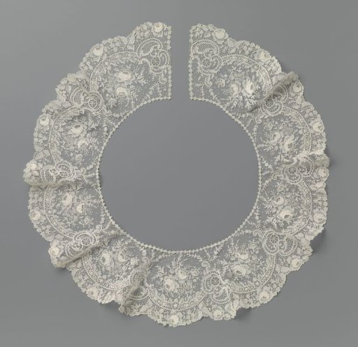 Belt of needle lace with rocaille shells