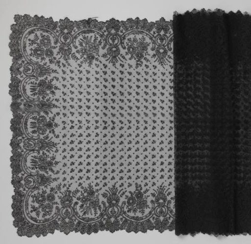 Shawl of bobbin lace with scattered twigs