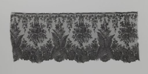 Japanese-style bobbin lace strip with ferns
