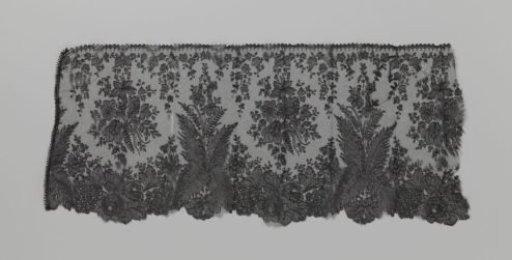 Japanese-style bobbin lace strip with ferns