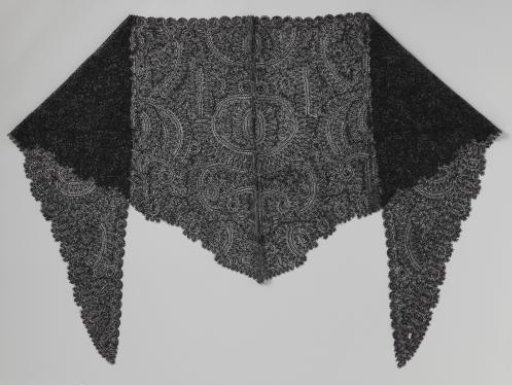 Scarf of bobbin lace with lightning bolts