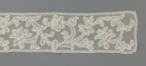 Strip of mixed lace with broad spiral vine