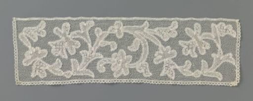 Strip of mixed lace with broad spiral vine