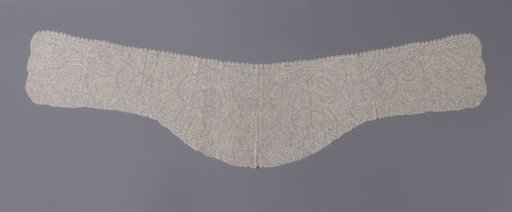 Shawl of bobbin lace with lightning bolts