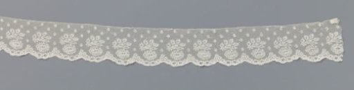 Strip of bobbin lace with shells of rosettes