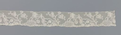 Strip of bobbin lace with rocailles