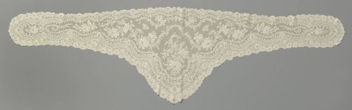 Fichu of bobbin lace with garden fence