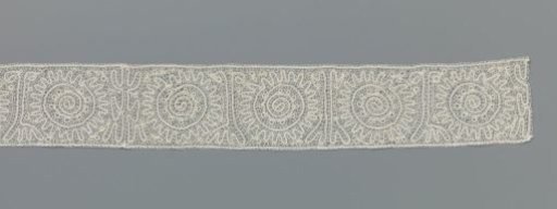 Strip of bobbin lace with spirals
