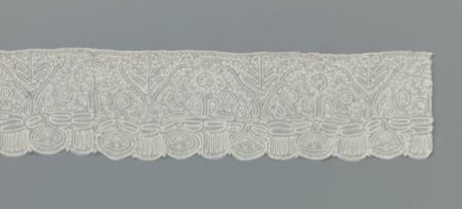 Flounce of bobbin lace with sunflowers
