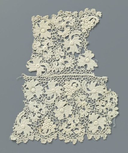 Double strip of crochet lace with flowers and bunch of grapes