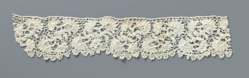 Strip of Crocheted Lace with Fan-Shaped Flowers