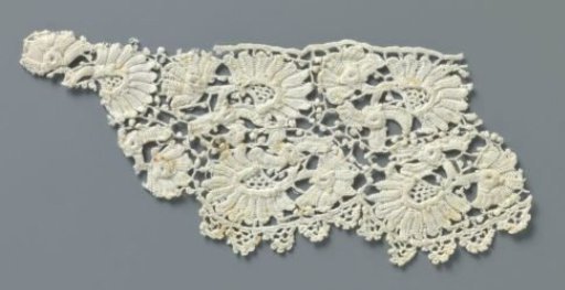 Strip of Crocheted Lace with Fan-Shaped Flowers