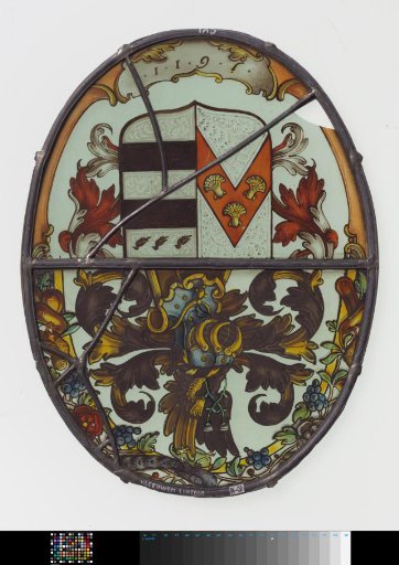 Shield featuring among others three scallop shells
