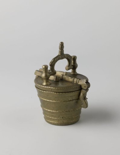 Seal weight of 4 Holland Troois pounds