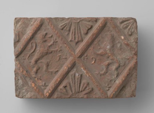 Fireplace with the year 1589, lions and panes