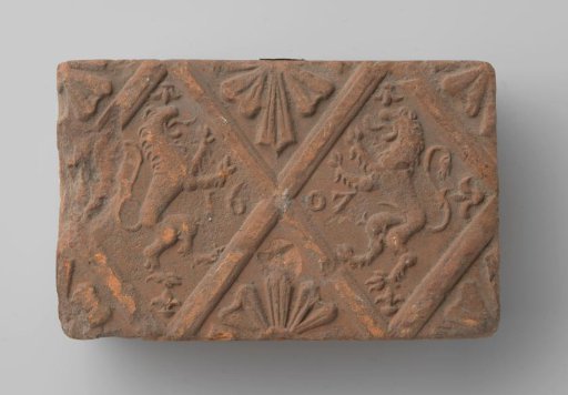 Fireplace with the date 1589, lions and lozenges