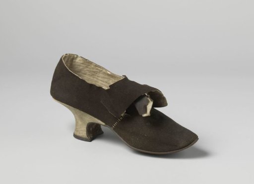 Shoe of Black Rough Leather with Heel of White Goatskin