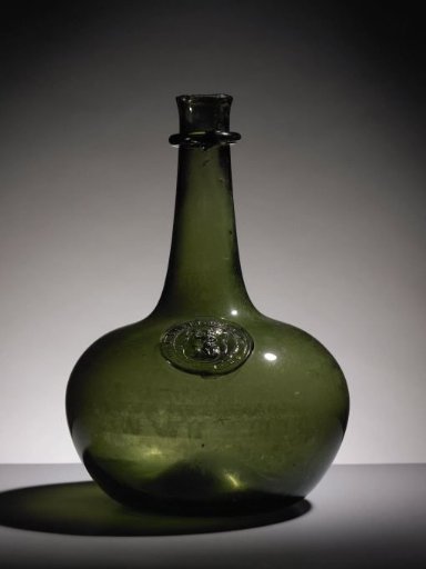 Bottle with a glass seal