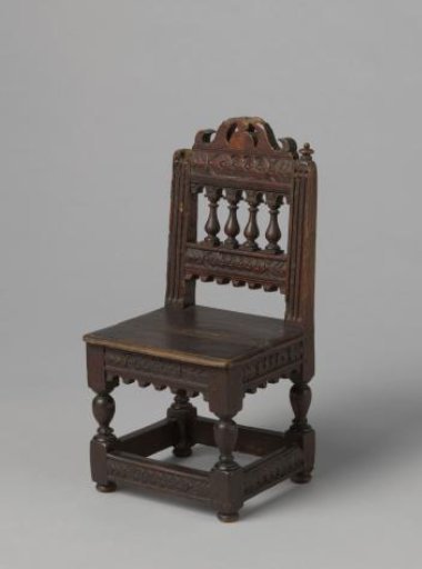 Chair (high chair) of oak with baluster-shaped legs and wooden seat