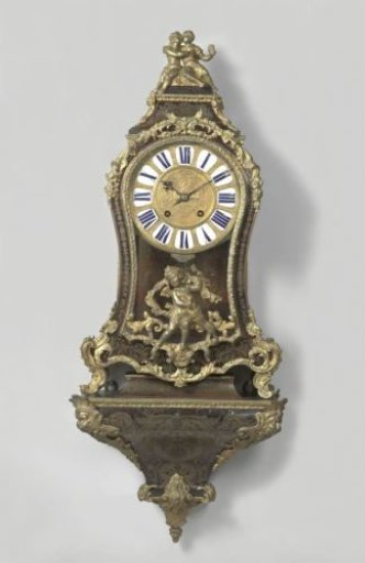 Console clock, decorated with marquetry in tortoiseshell and brass and with gilded bronze mounts, on an oak core