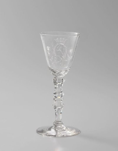Wine glass with the coat of arms of the Republic of the Seven United Netherlands