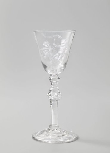 Wine glass with embracing putti