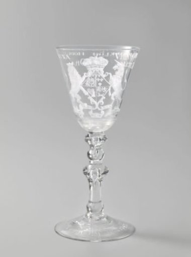 Lidded wine glass with a lying-in chamber
