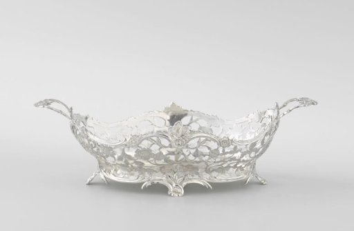 Bread basket, the wall entirely pierced with floral vines