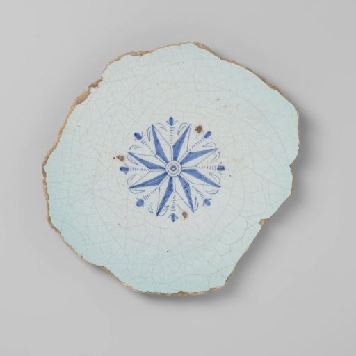Sherd of earthenware with a drawing of a star, in underglaze blue