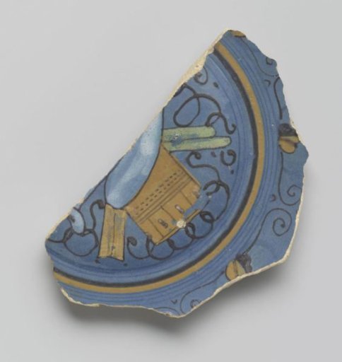 Sherd of earthenware with blue glaze and polychrome decoration