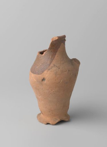Jug of red-firing earthenware, glazed on the inside and partially on the outside, with damaged rim, foot and handle