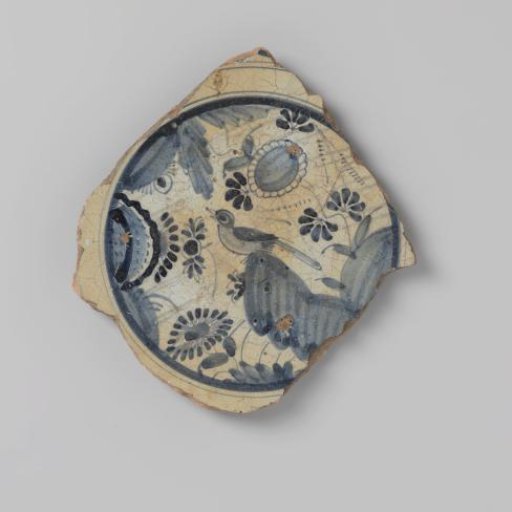 Sherd of earthenware with a drawing of a circle filled with flowers and a bird, in underglaze blue