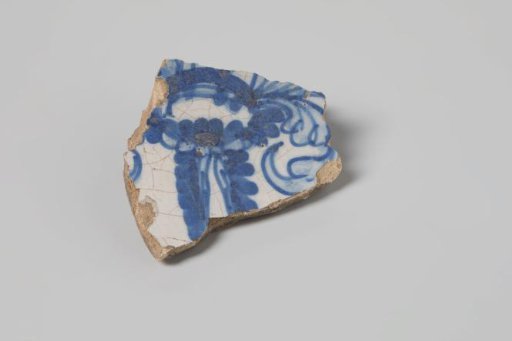 Sherd of earthenware with lead glaze on the reverse and tin glaze on the front, decorated in blue, damaged
